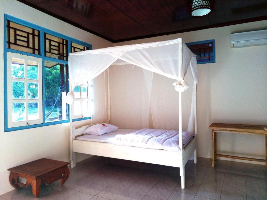 Lakey Beach Inn Hotel Huu Esterno foto